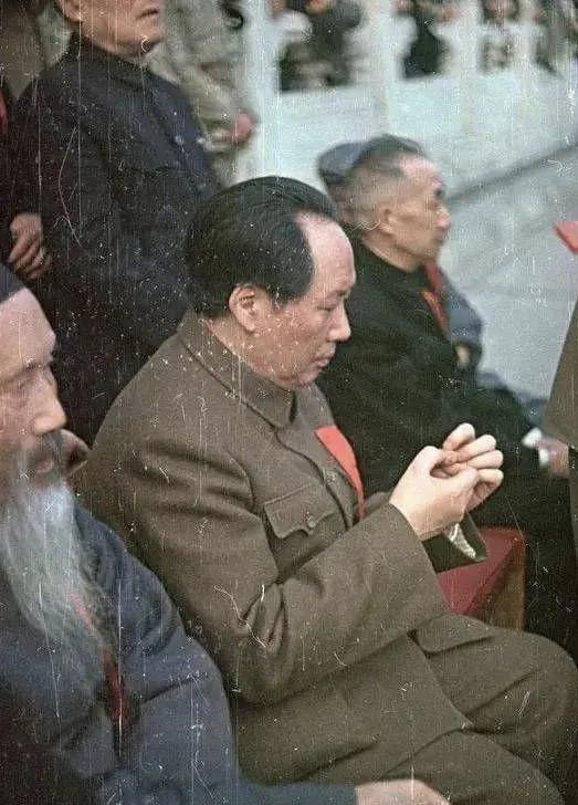 1949年的开国大典举行之前，当时所有人都很紧张，生怕有什么差错，可毛主席却淡定