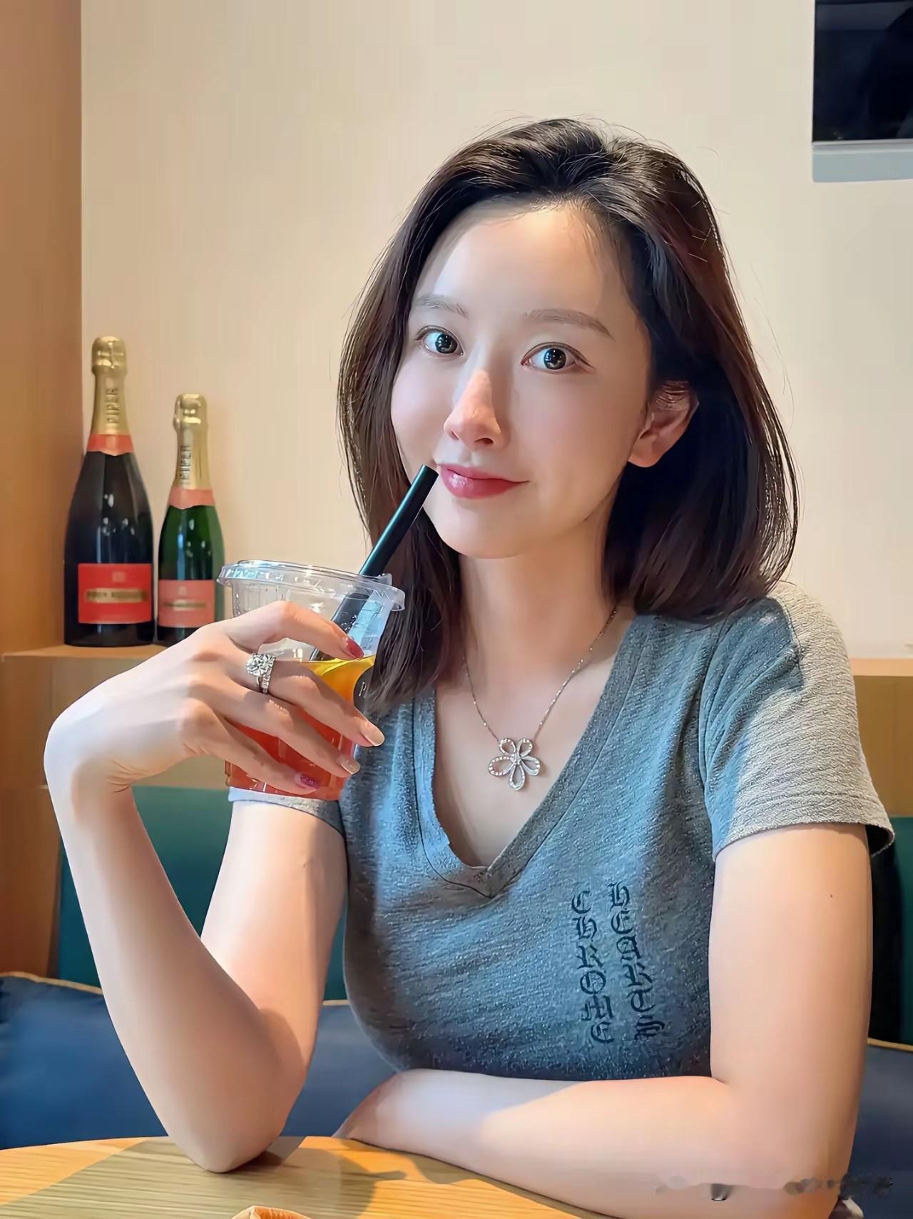 我一直搞不懂一个事
漂亮的女人
为什么都喜欢混混
没有钱
没有工作
整天东游西荡
