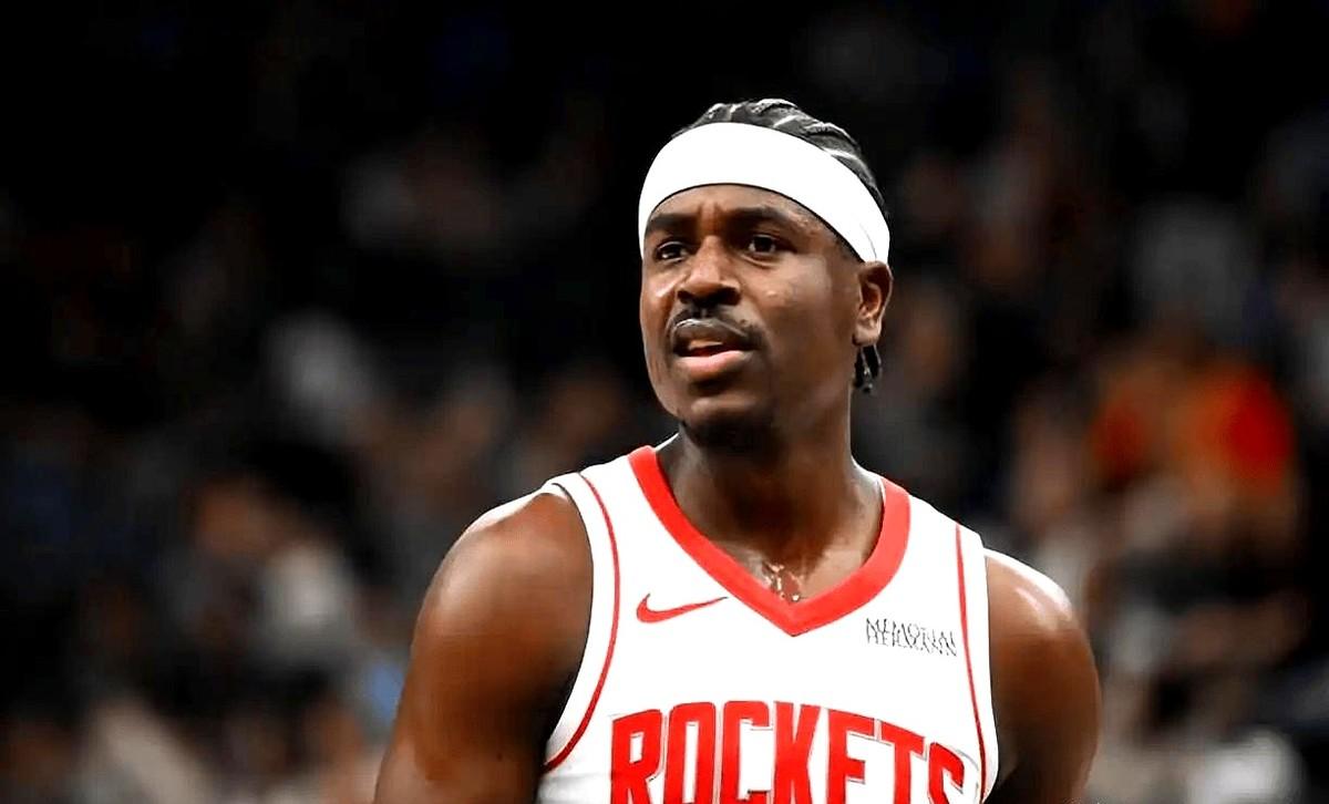 火箭可以交易走泰特了，与此同时应该多给霍勒迪出场时间。今天火箭打骑士，霍勒迪简直