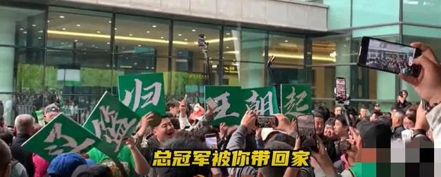 辽篮会开启自己的王朝吗？5月24日报道，获得CBA总决赛冠军的辽宁男篮在昨天回到