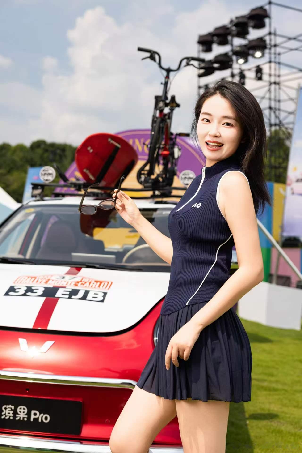 五菱代步车300万用户盛典 五菱美少女集结中💐邂逅颜值座驾畅谈改装灵感共庆五菱