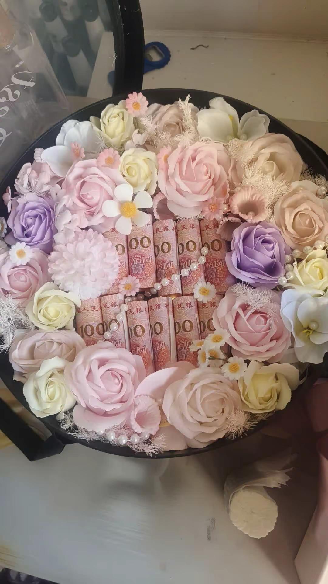 承蒙时光不弃，终究又老了一岁！祝我无坚不摧，活的潇洒，愿来年一切顺利，