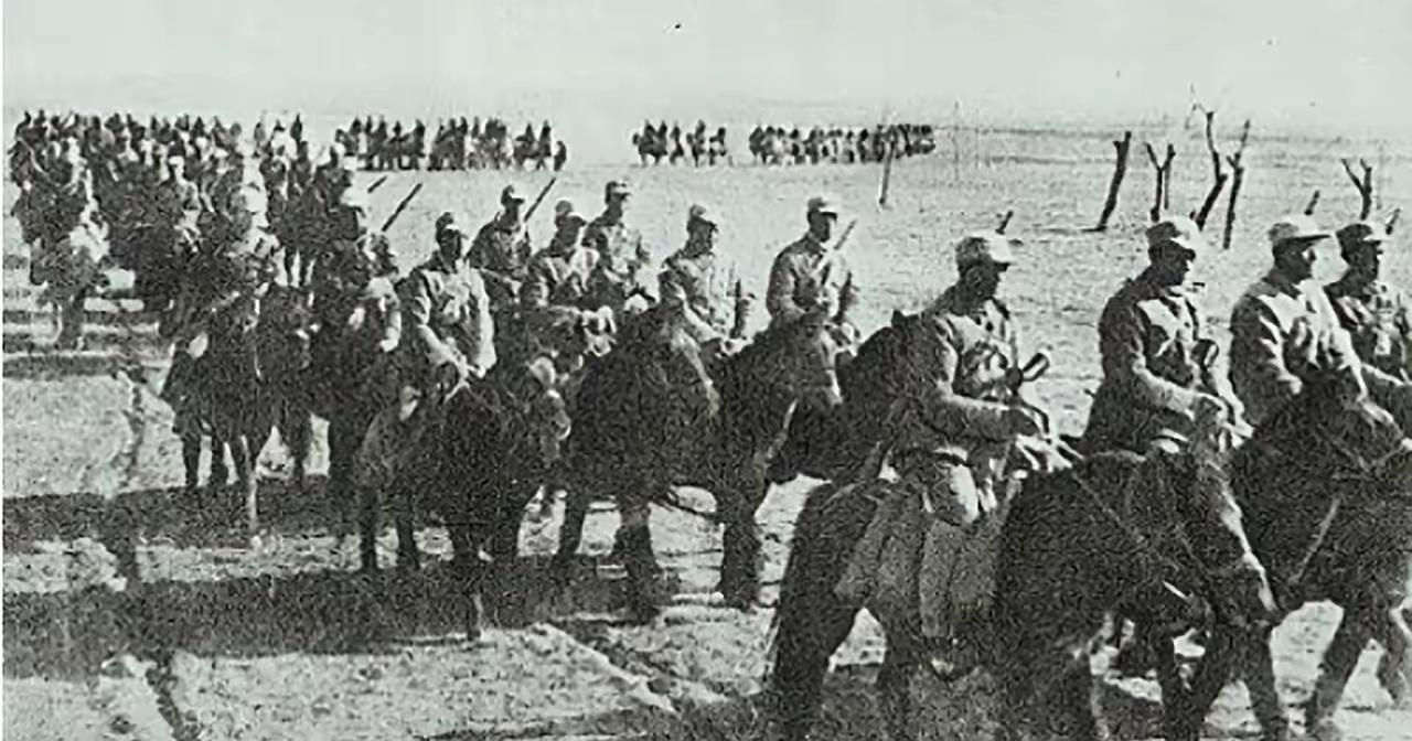 1942年，新四军26团被日军包围，眼看突围无望，团长决定与日军同归于尽，这时，