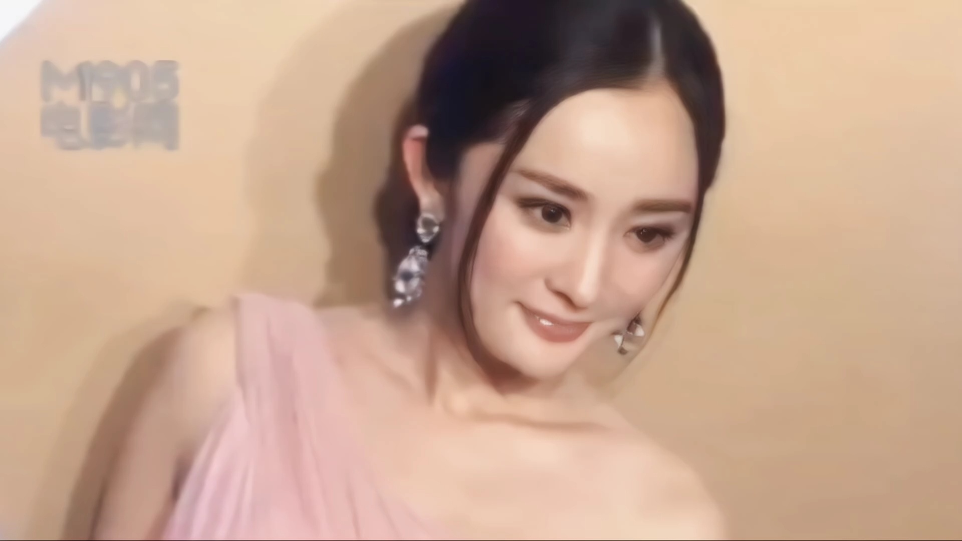 杨幂 没见过的造型！！ 