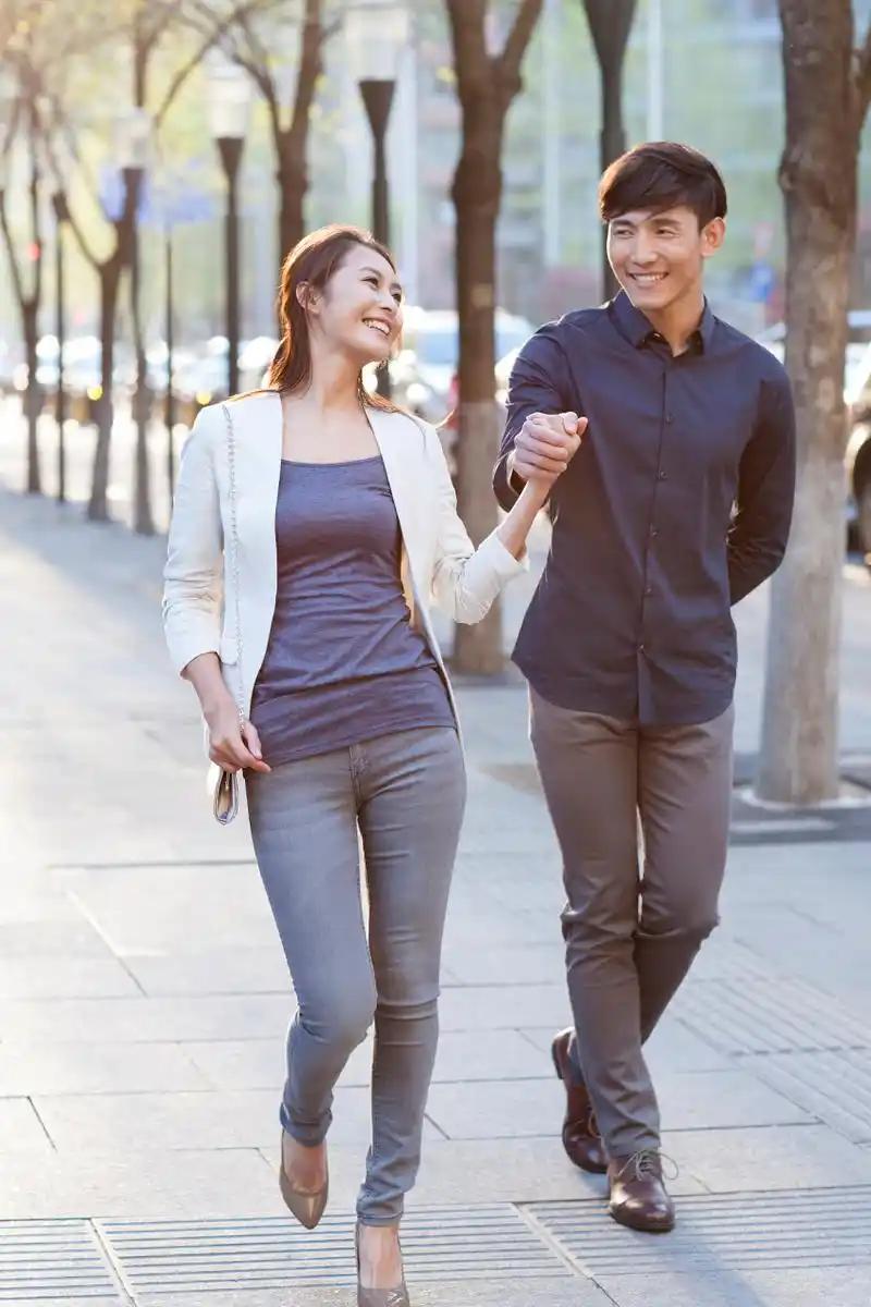 很现实的一段话：头婚拼真心，二婚拼分寸。很多男人二婚过得一地鸡毛，不是遇错了人，
