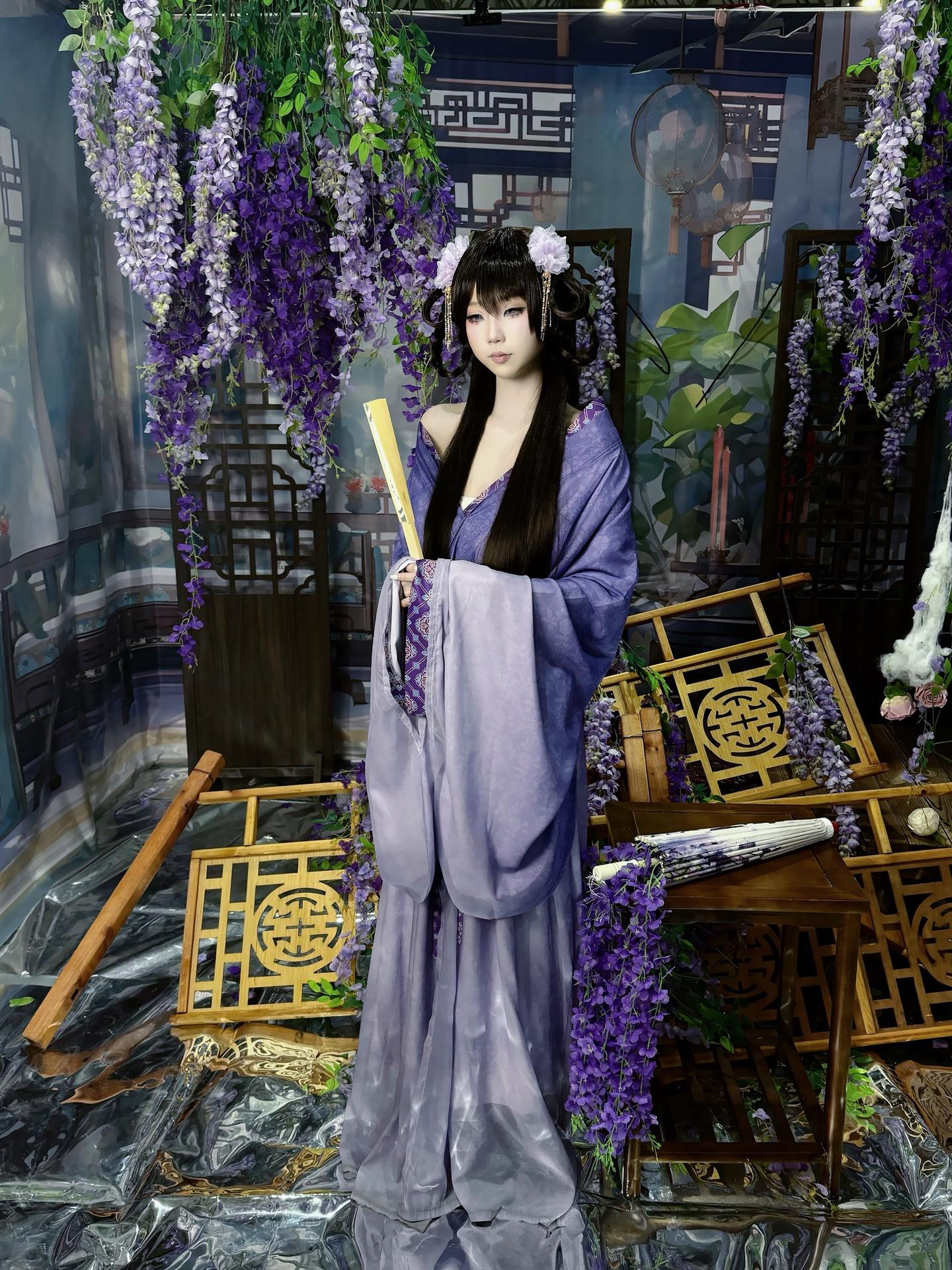 芭蕉不展丁香结。