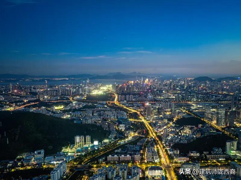 一家四口在一线城市深圳核心区租房生存的成本是多少？对比三四线城市差别在哪？
1.