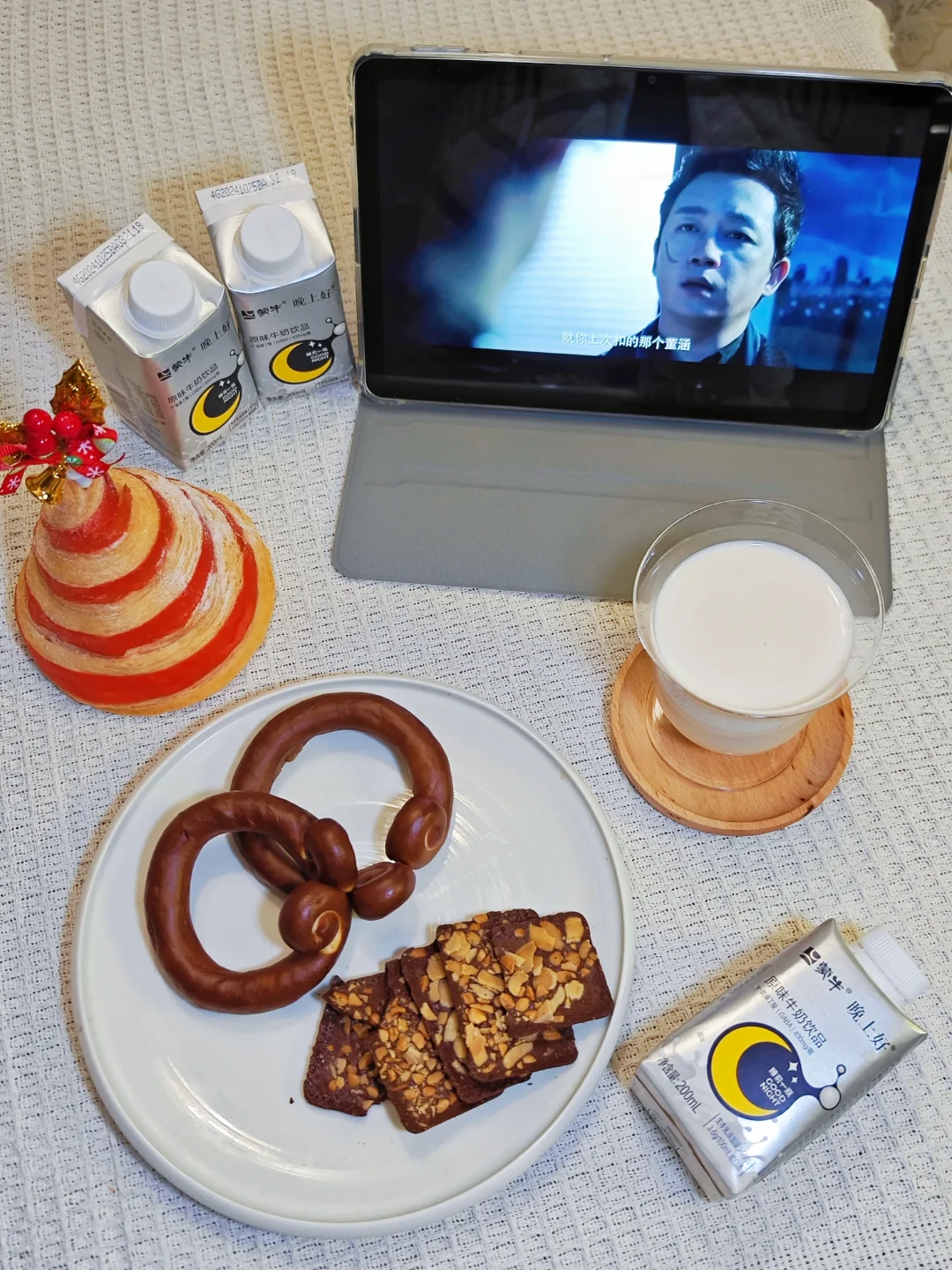 《白夜追凶》好紧张！蒙牛晚上好来助眠！