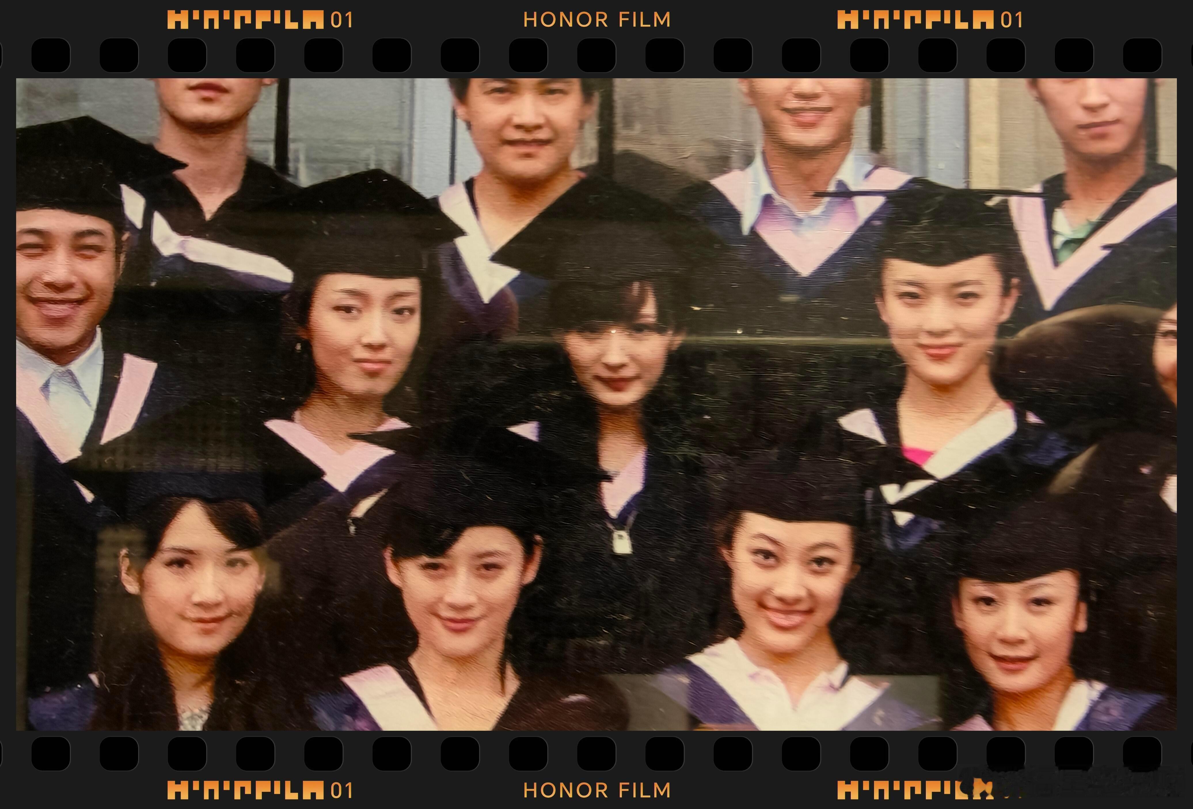 杨幂大学毕业照 