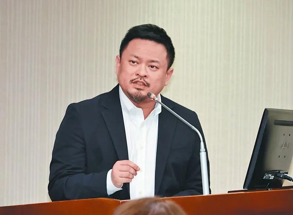 低头了？赖清德·当局接受中国台湾省这一定位了？
 
9月1日，台湾劳动部门负责人