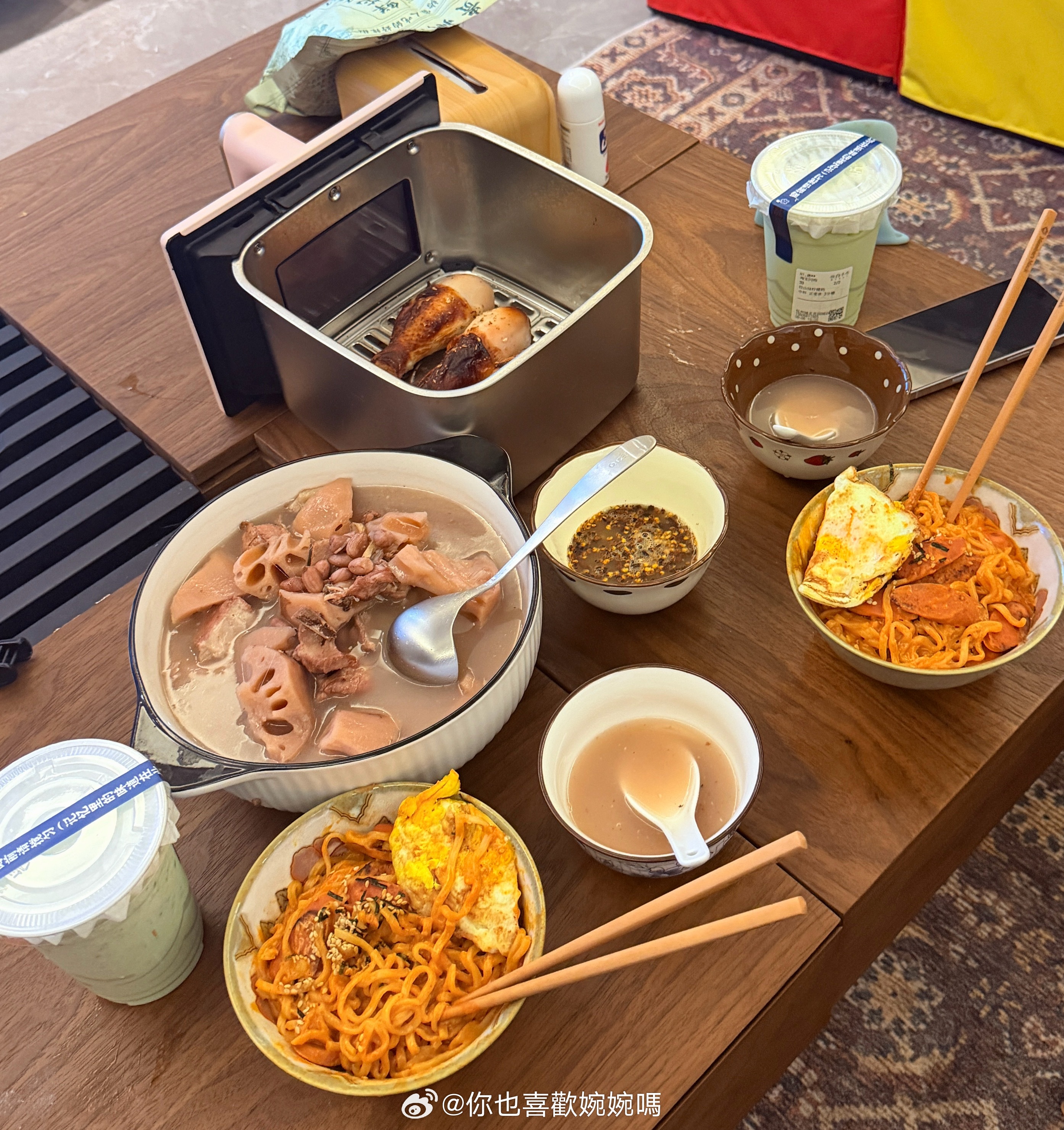 我俩吃两天健身餐以后就变成这样… 