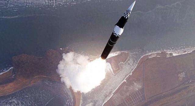 中方担忧成真？11月7日中午，一枚疑似短程弹道导弹从朝鲜平安北道大官郡附近升空，