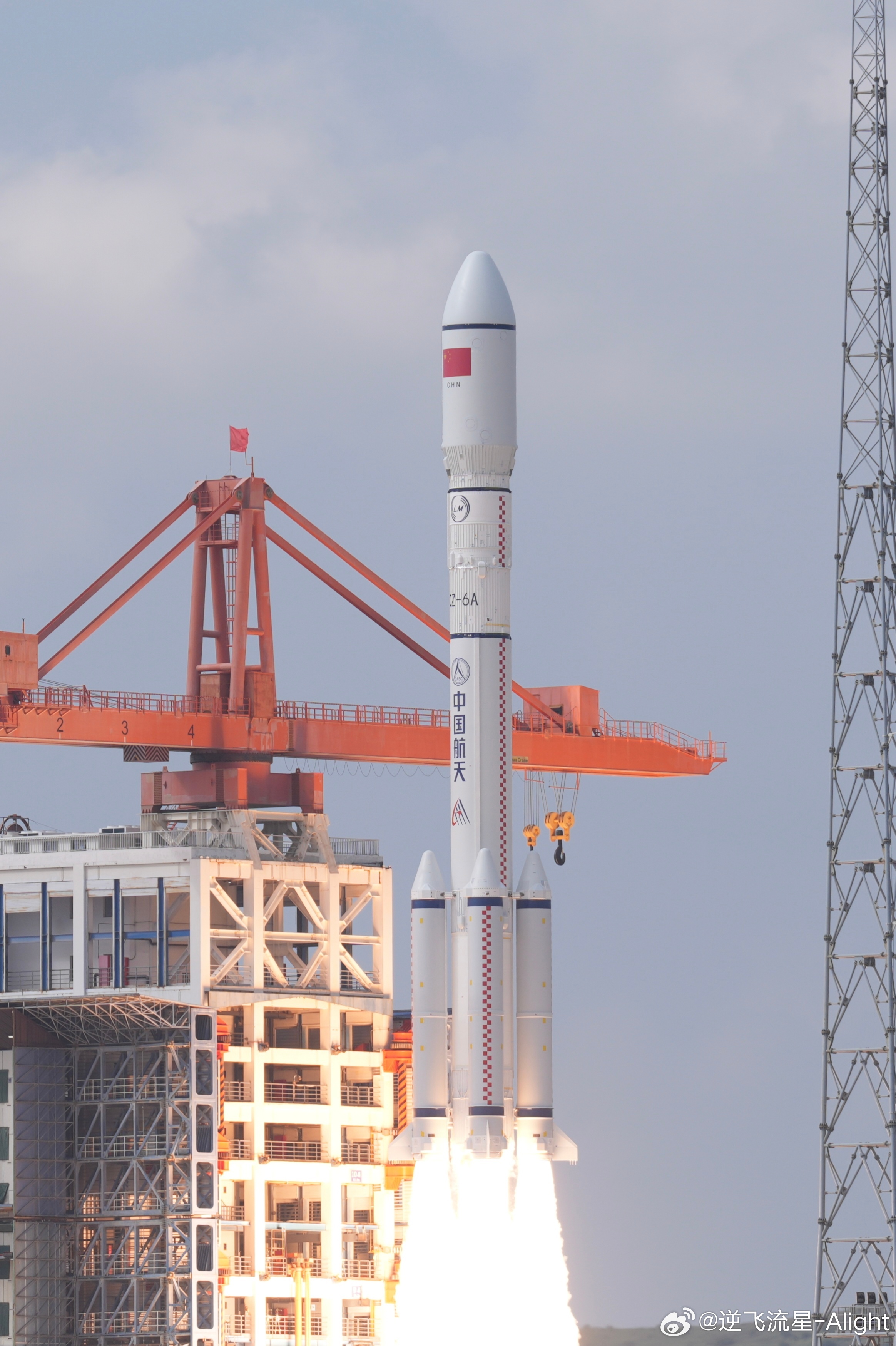 北京时间今天9时00分，长征六号甲运载火箭在太原卫星发射中心点火升空，将通信技术