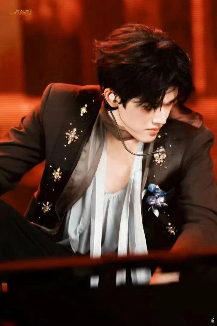 张极转音好灵活的声带张极指粉丝唱爱的线索 清澈嗓音搭配绝美转音，灵动起伏拿捏恰到