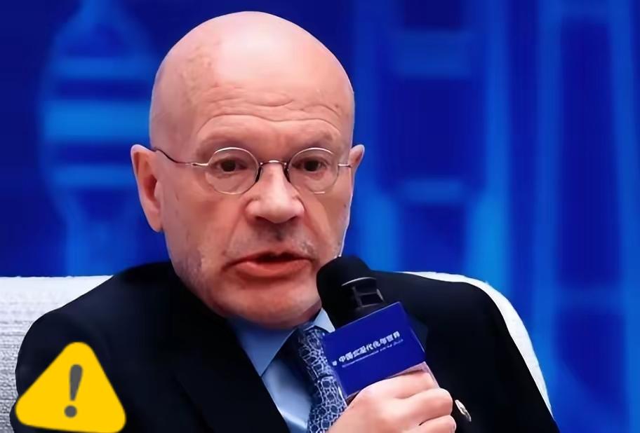 西方为啥总跟中国过不去？英国专家一句话点透：中国的“老问题”，是做对的事太多，掀