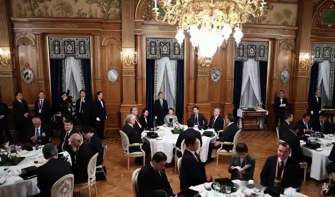 一场晚宴在东京召开，高市早苗想通了：对俄动真格，对中方来软的