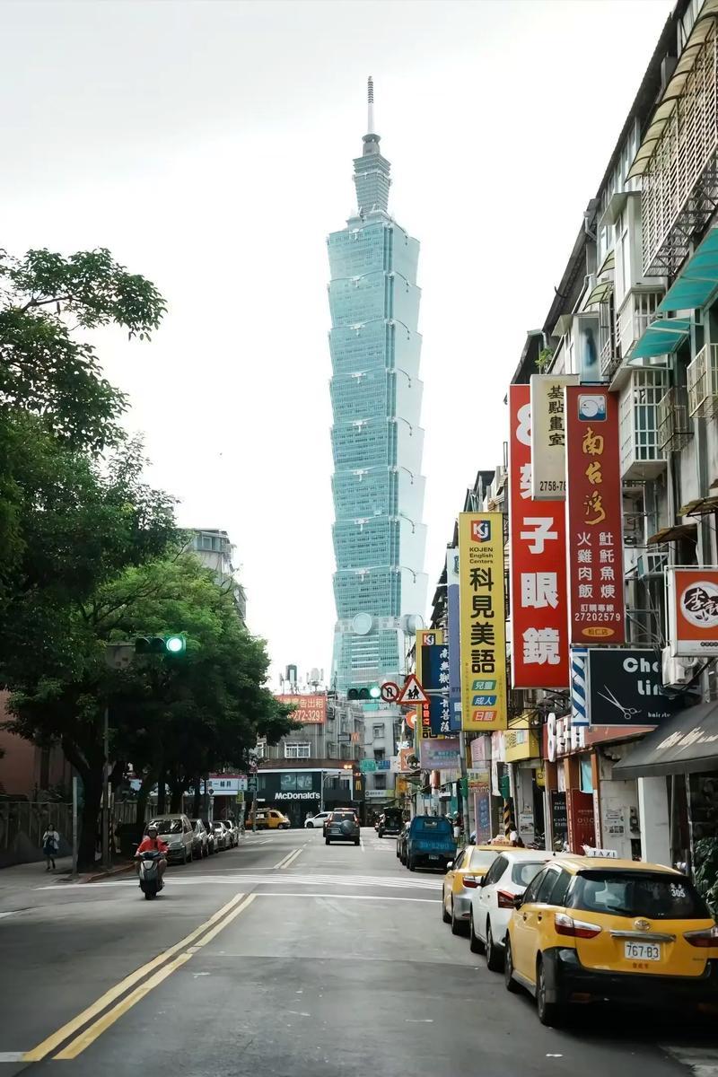 中国台湾省95%以上的能源都依赖进口，约60％的石油以及1/3的天然气经由霍尔木