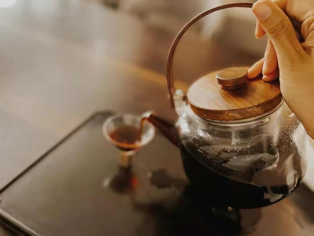 下联：半夜归舟燕子溪
   （时间更晚，归舟对约酒，溪名对花景）