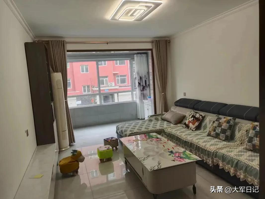 真是刷新认知！全款给儿子买婚房，房产证只写婆婆名字，只给小两口居住权！
 
亲戚