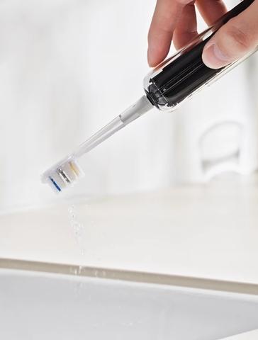 徕芬扫振电动牙刷 1 代火得很快，质疑来也一样快。
有人说刷头太单一、有人吐槽压