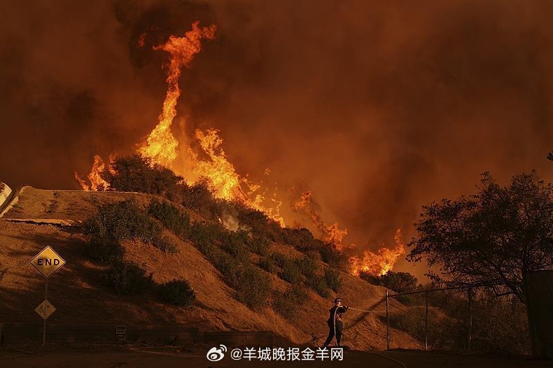 #加州山火烧掉一个旧金山的面积# 【协助灭火，#美国将增派1000名国民警卫队队