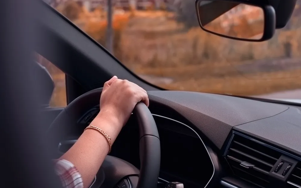 “醉酒智驾”担刑责，法律及时立规矩 | 新京报快评