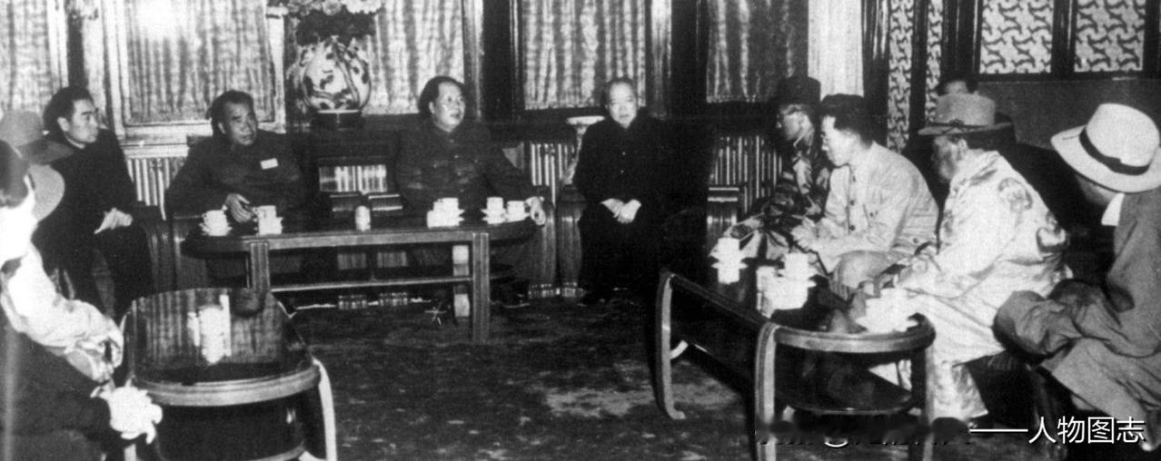 1952年10月8日毛主席等亲切会见西藏和昌都的藏国庆观礼代表