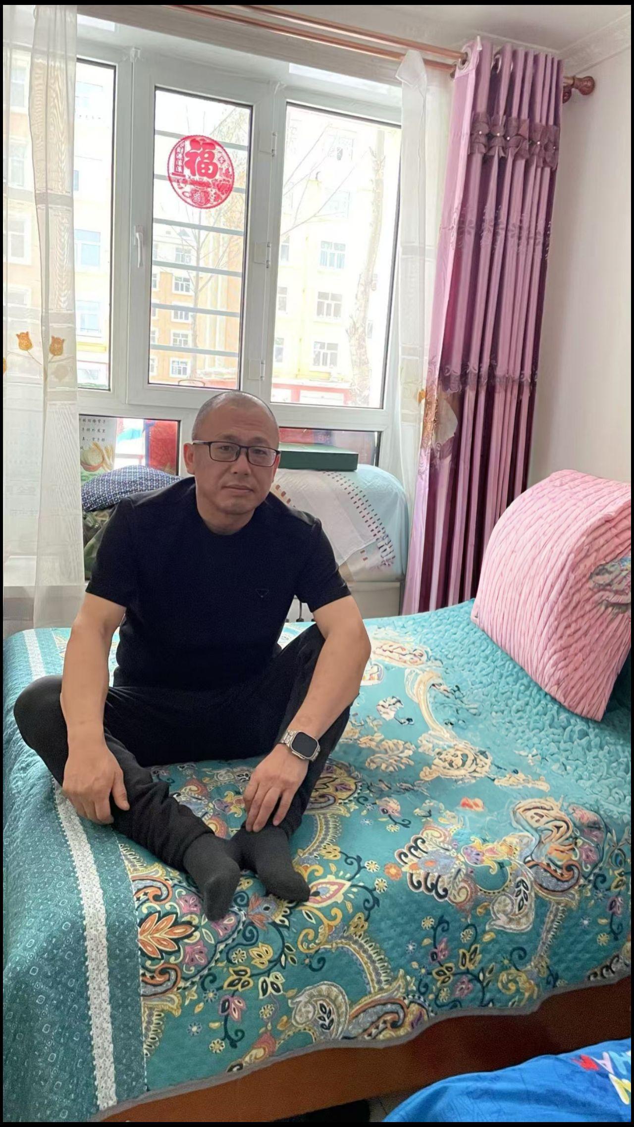 窗外阳光洒落，窗内宁静自在。生活之美，也许就在这片刻的闲暇😌 生活