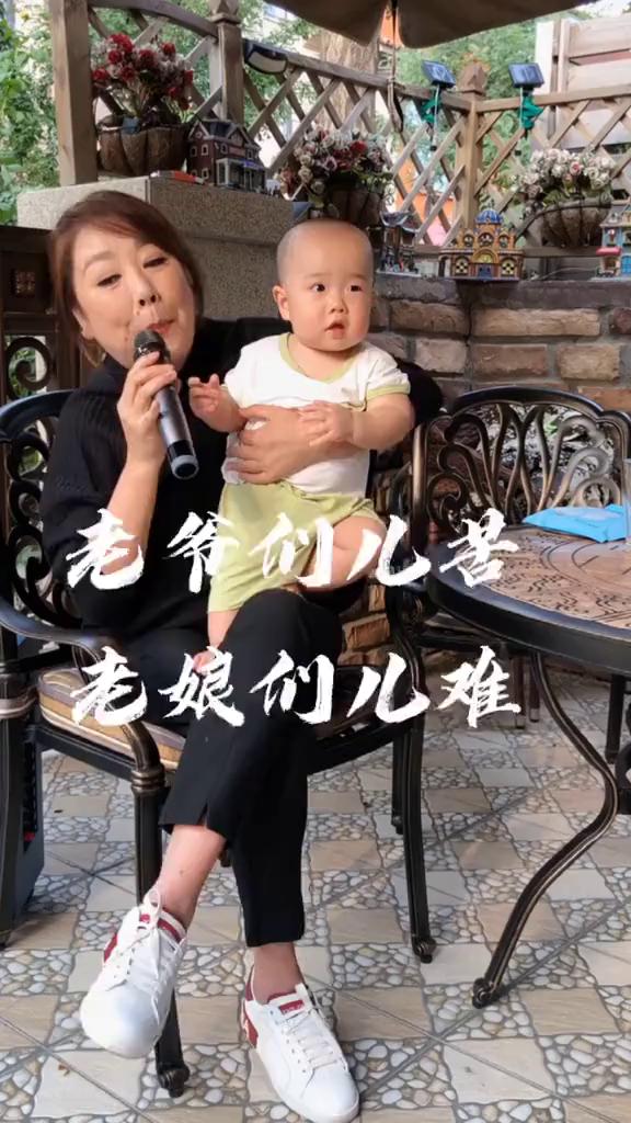 老爷们儿苦，老娘们儿难。