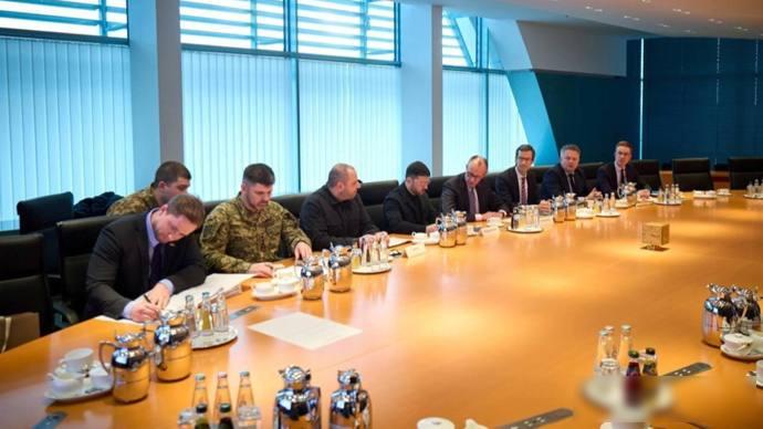 美乌谈了两天没签协议，
俄方死守底线不松口，
谈判还能走多远？

12月15日，