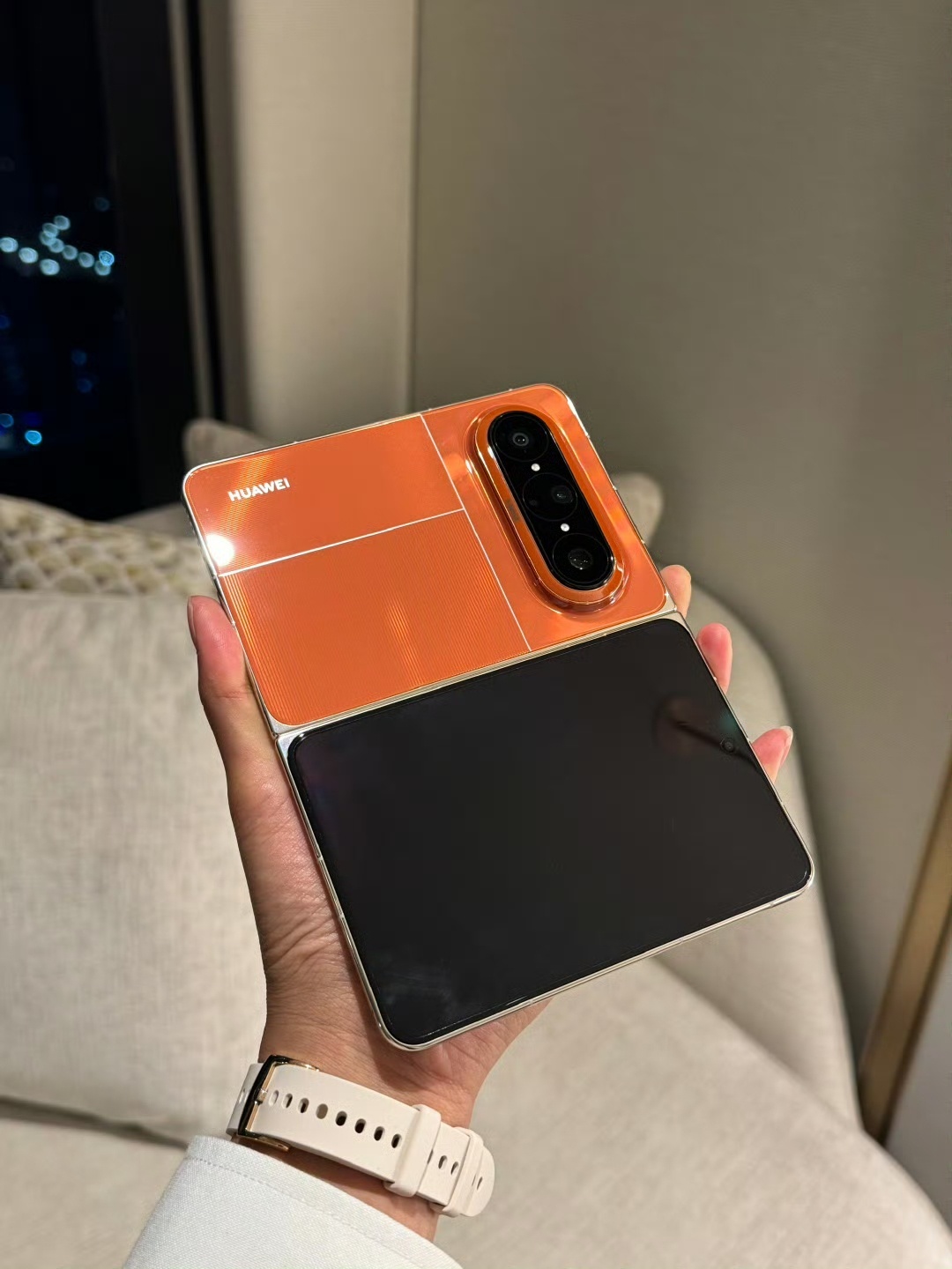 华为大阔折正式开售 好消息正式开售！坏消息全款配色直接卖空😭手慢一步啥都没抢到