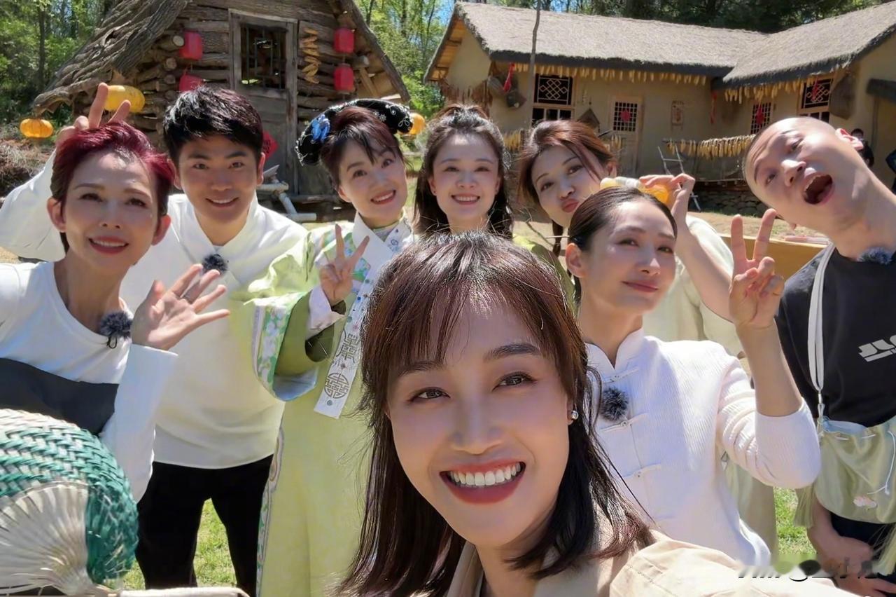 甄嬛传团综居然没有甄嬛和四郎！
等了十几年，终于等来了甄嬛传团队在综艺里聚齐了。