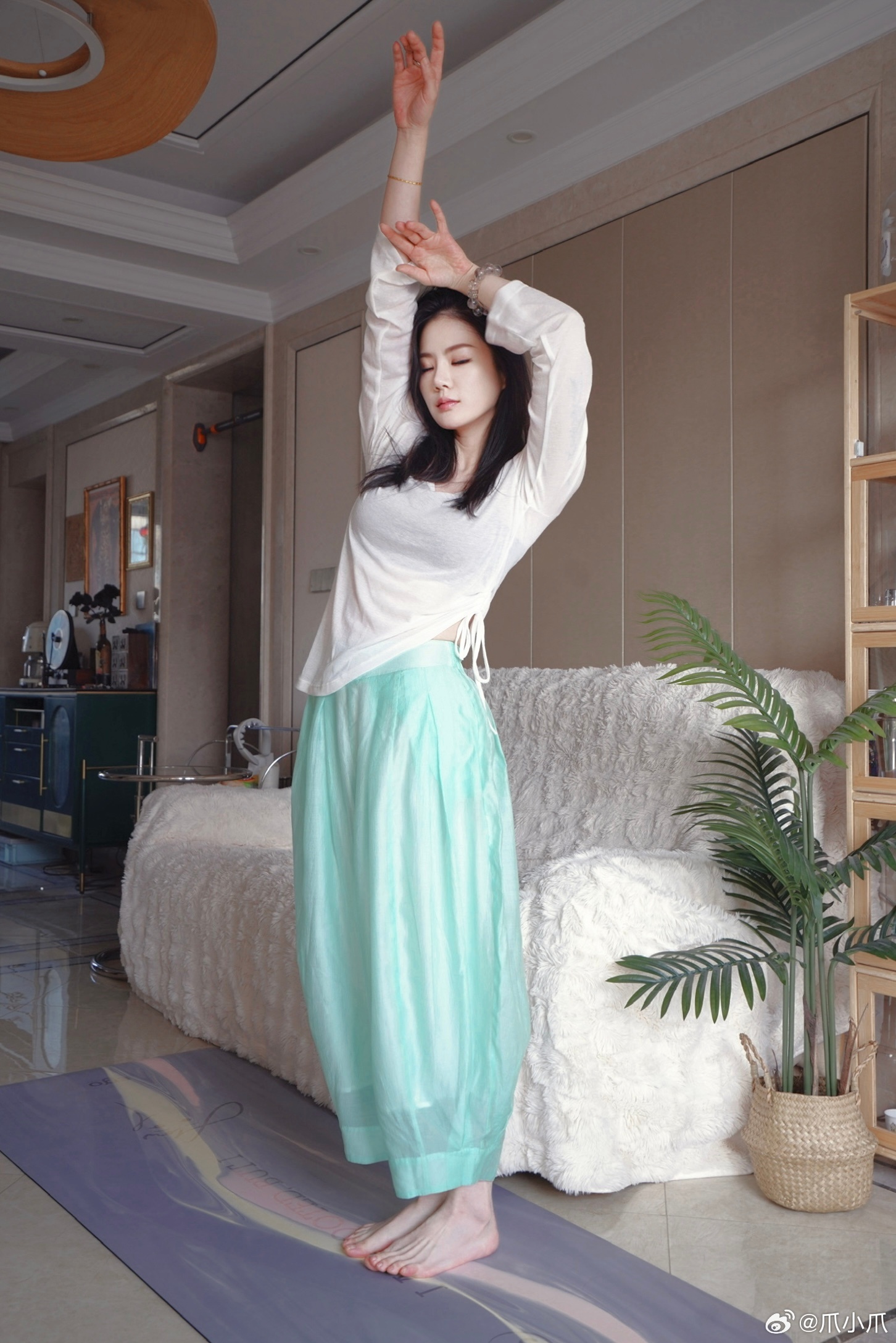 去年上的Egomov云朵裤薄荷曼波色，原本的面料在生产几批后就断货了，临近过年工