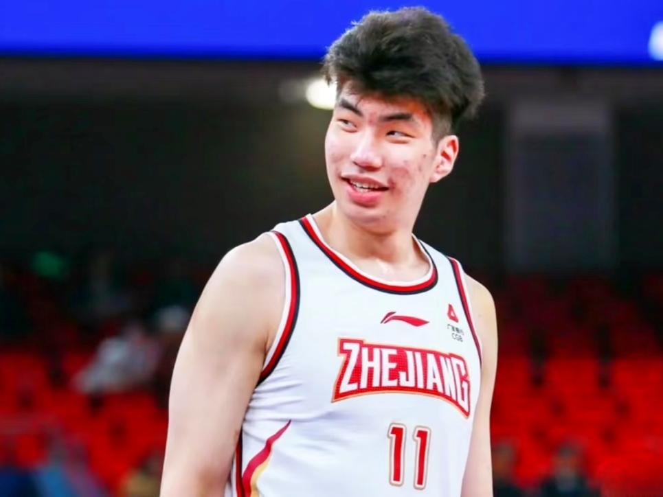 即使回归CBA，余嘉豪依然会保持大幅度进步

在西班牙联赛征战一年的余嘉豪，今年