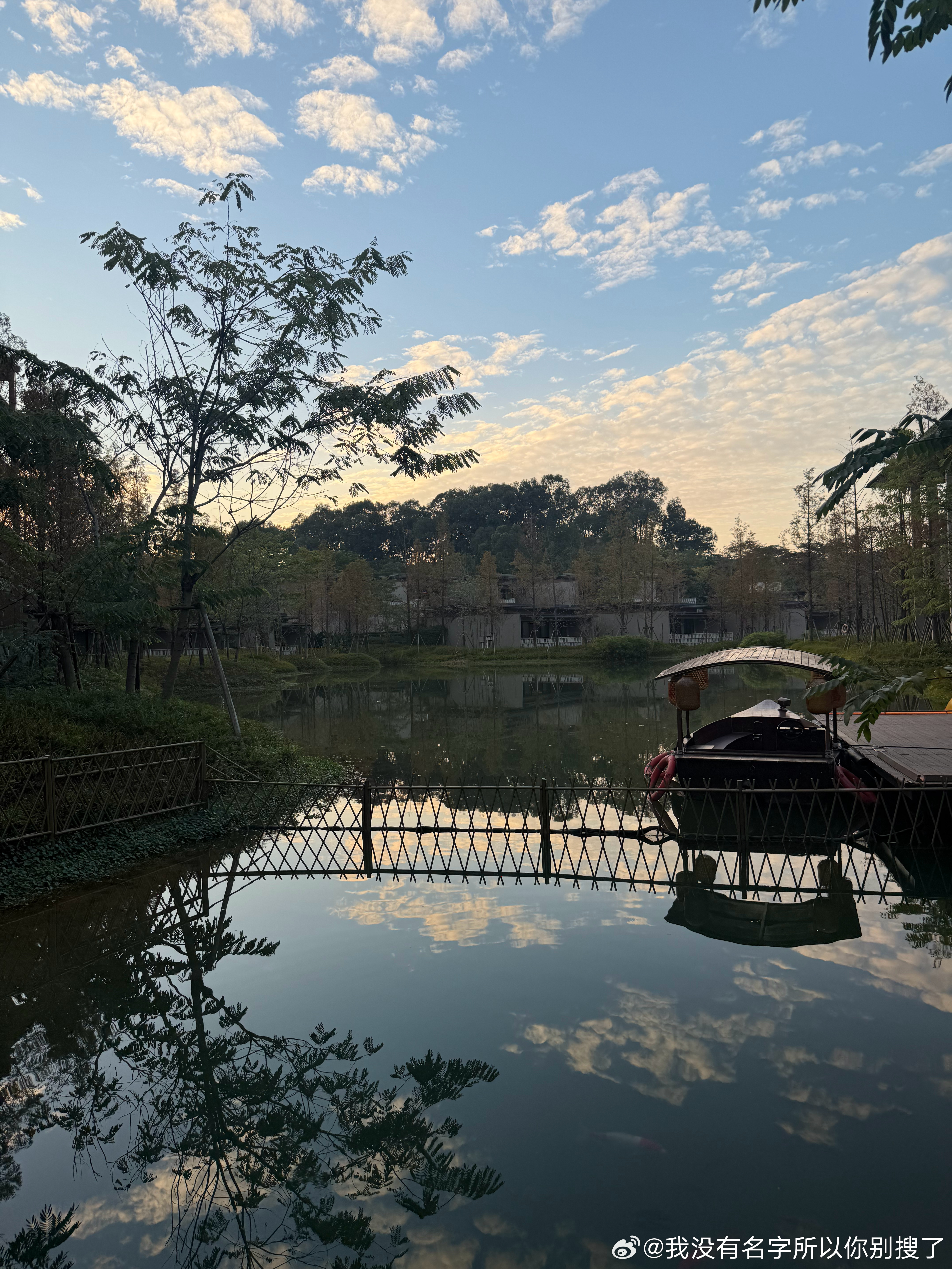 下午和朋友去露营了！今天天气好好 下午好舒服 但是中午巨热 