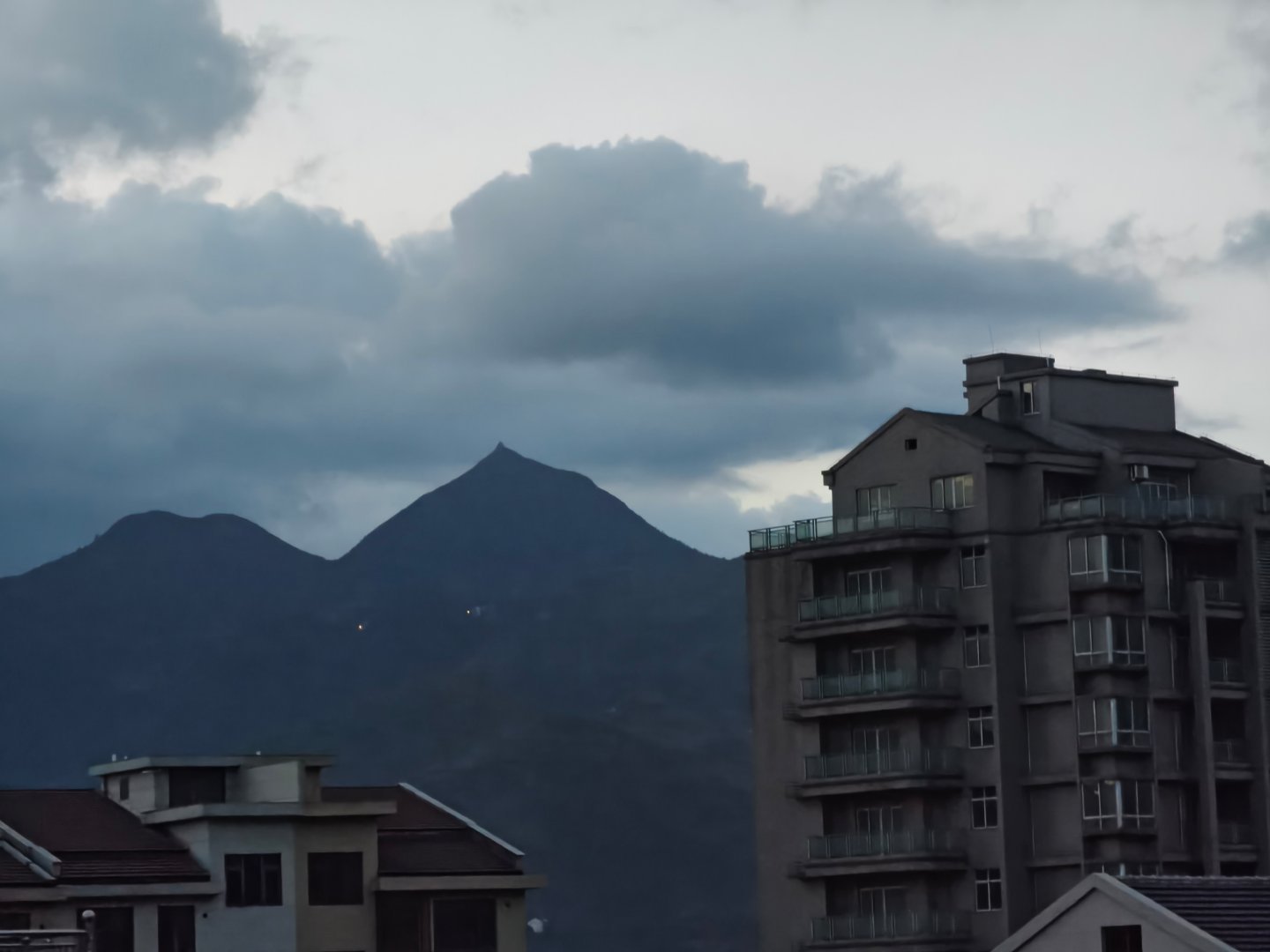 山雨欲来风满楼！早每天早起打卡 ​​​