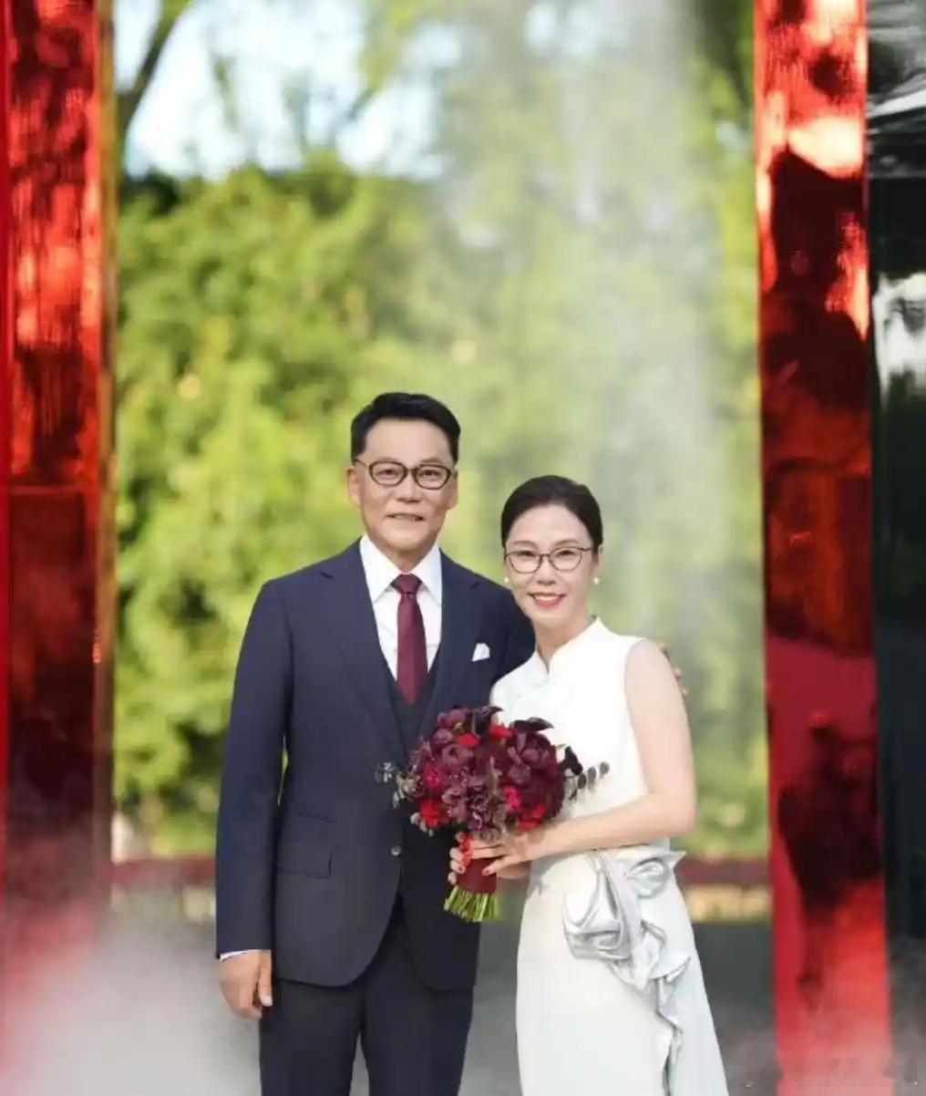 李国庆再婚办婚礼了，依然相信爱情！ ​​​