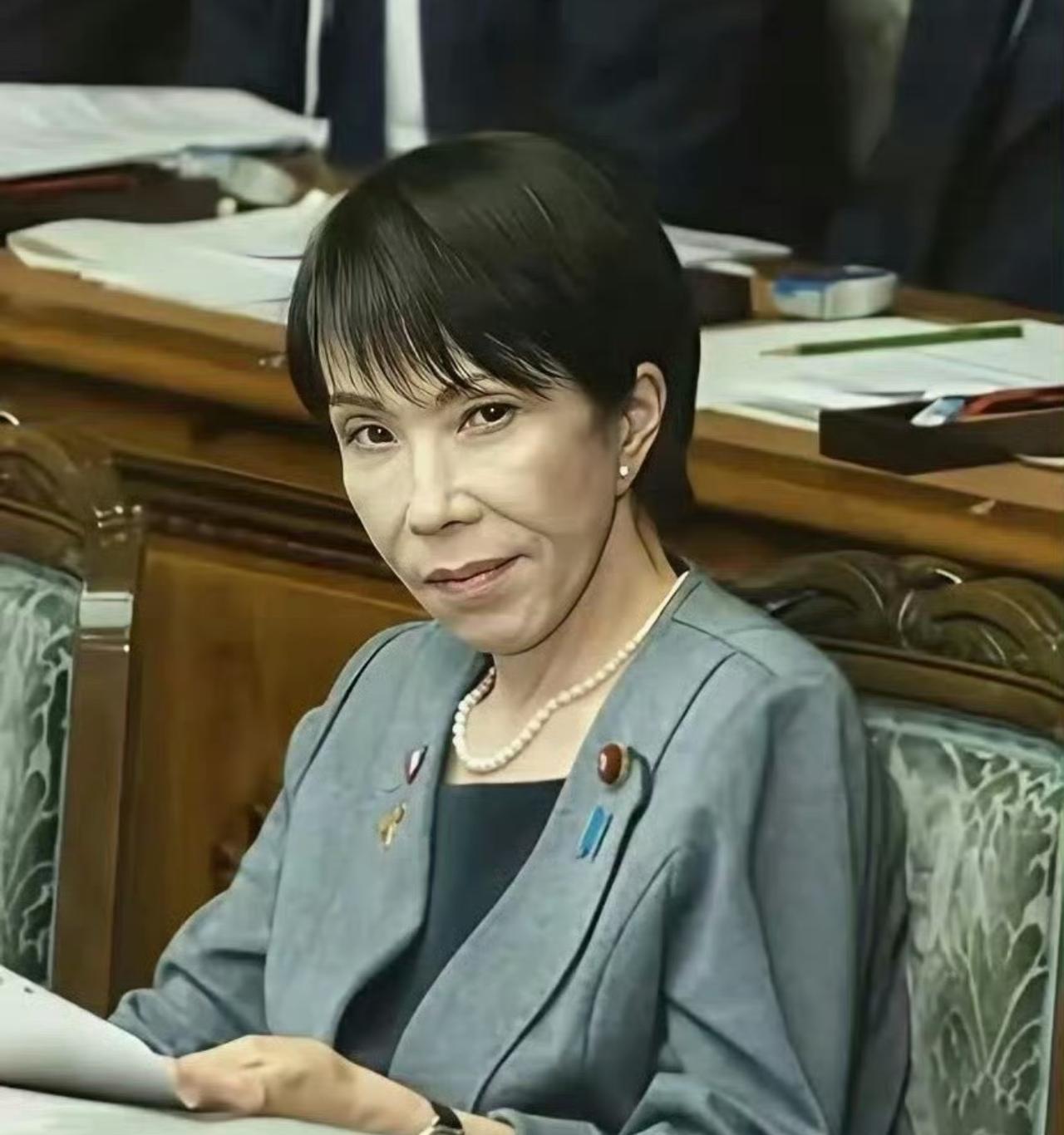 哈哈哈哈哈，笑喷了，刚刷到有个女主播形容高市早苗是全世界最大的养汉老婆，破鞋头子