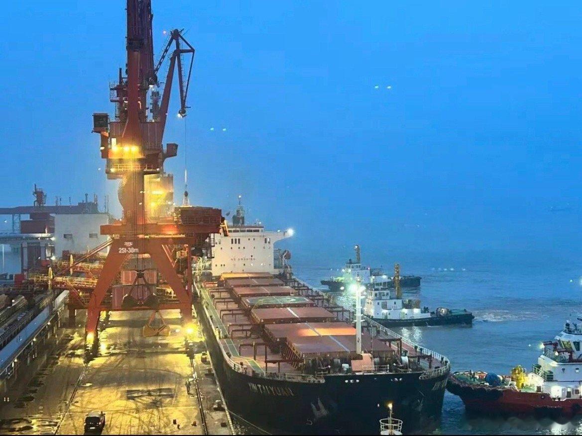 临海头门港直通欧洲筑强海洋经济头门港新开欧洲大件航线、落地钾肥进口业务，依托海铁
