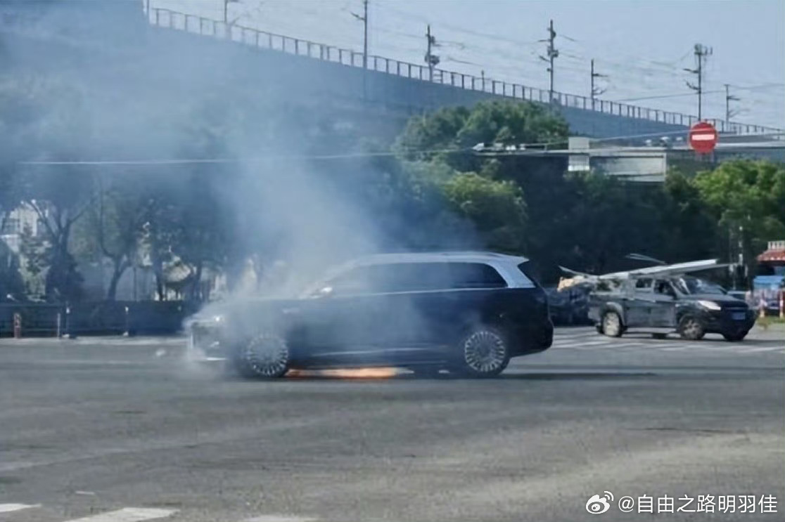 问界起火这是哪个部位着火了？？？这车还安全吗？？又是刹车 又是着火的！？[泪]问