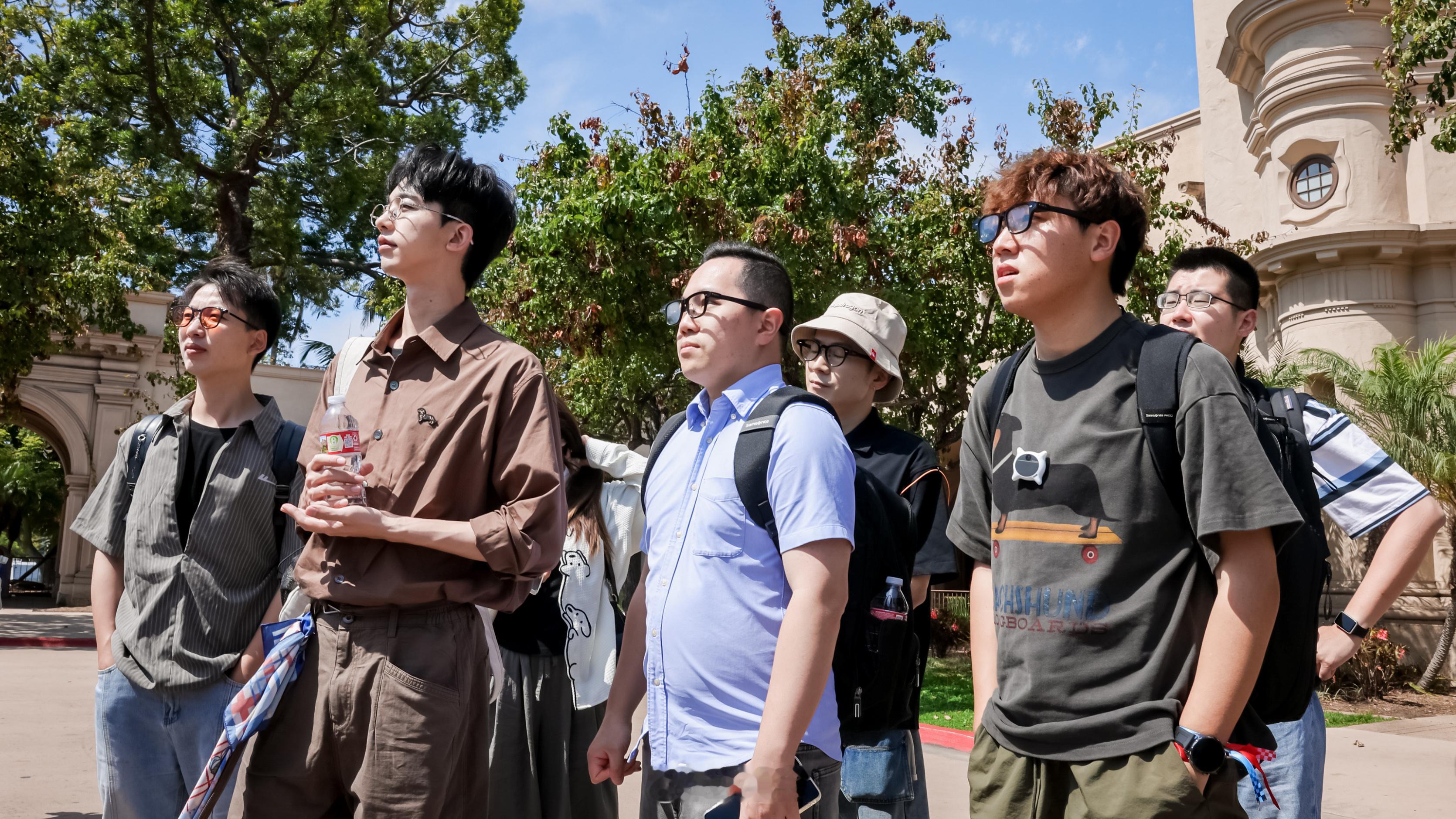 突然觉得有车真的很方便看到好朋友开车穿越欧亚大陆，从国内一路开到了欧洲的法国西班
