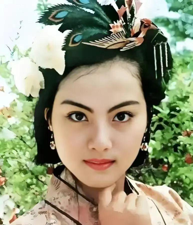 1995年，28岁的乐韵纵身一跃，从13楼窗台跳了下来，她发泄般地狂呼：死了吧。