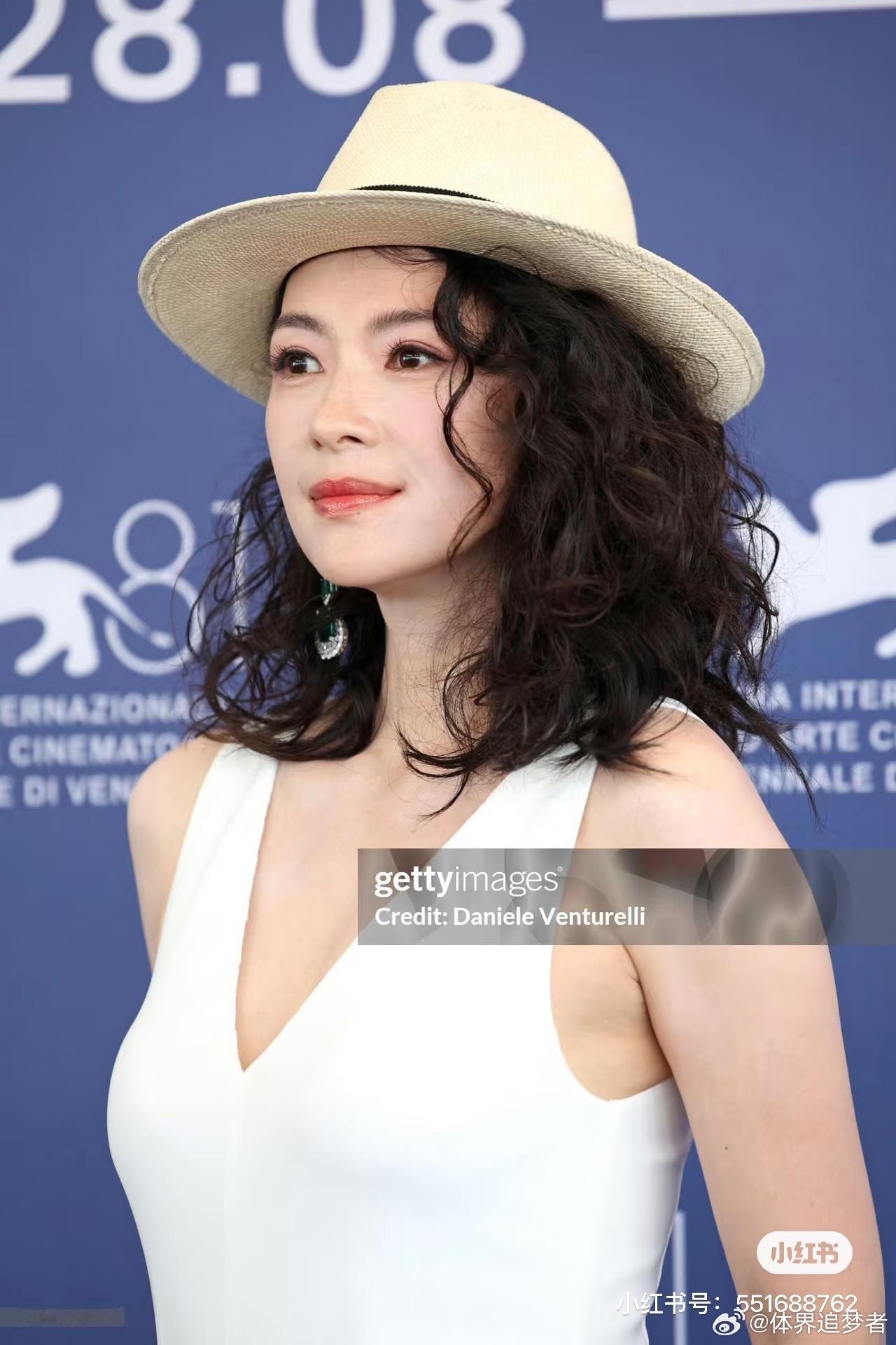 G社章子怡生图章子怡误入温网的电影女主 受邀品牌出席温网重磅赛事，全程外网无修生
