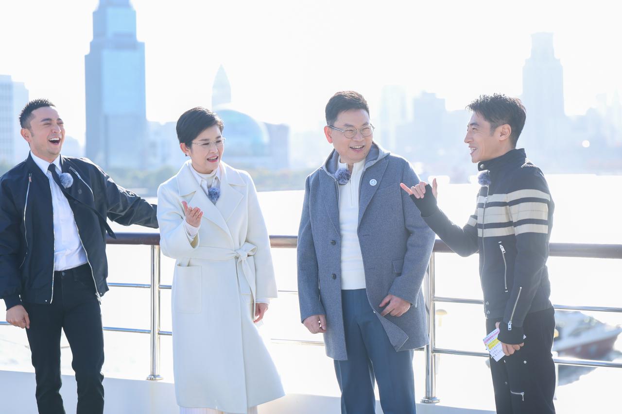 合资还在调价求生，鸿蒙智行已靠标准共建冲上8万月交付
2025年底，不少合资品牌