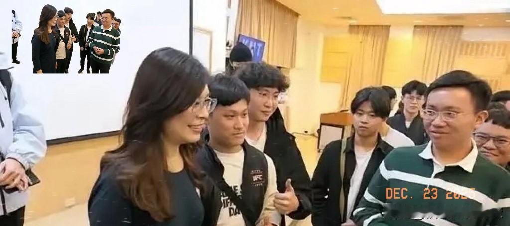 郑丽文：跟东吴大学的同学对话，看到你们的表现，我有点失望。

现在的大学生容易受