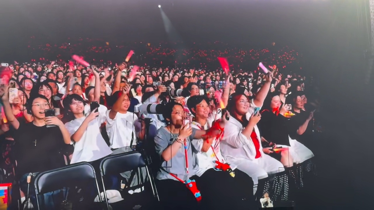 陈楚生真把高考生请来看演唱会高考完就被陈楚生请来看演唱会谁懂啊！高考结束直接解锁