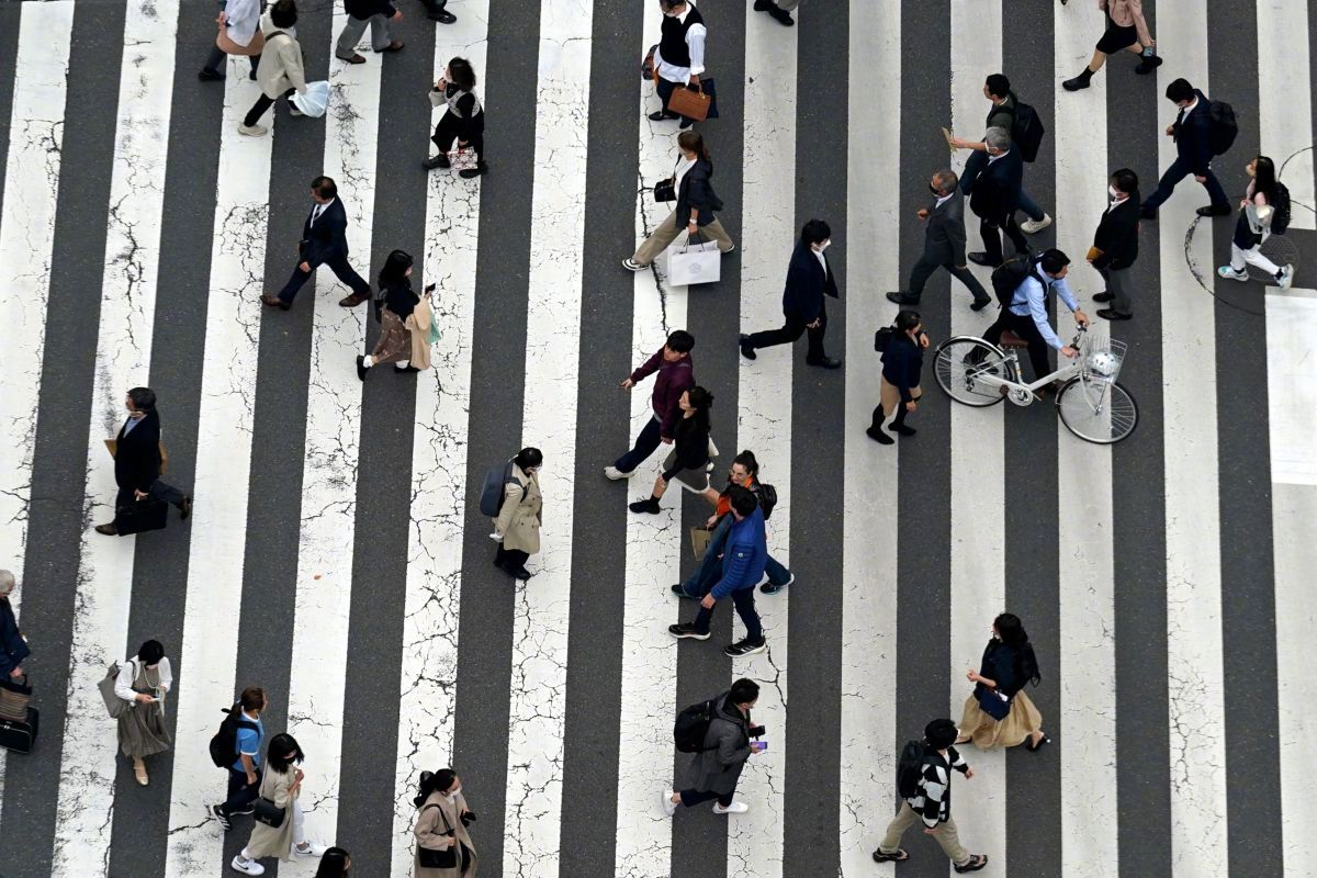 #除东京外日本全境人口都在下降# 【#日本人口42年来首次跌破1.2亿#】据《日