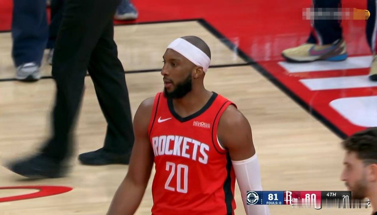 火箭悍将奥科吉真是一名炮灰型球员！在今天火箭主场以102：105不敌快船的比赛中