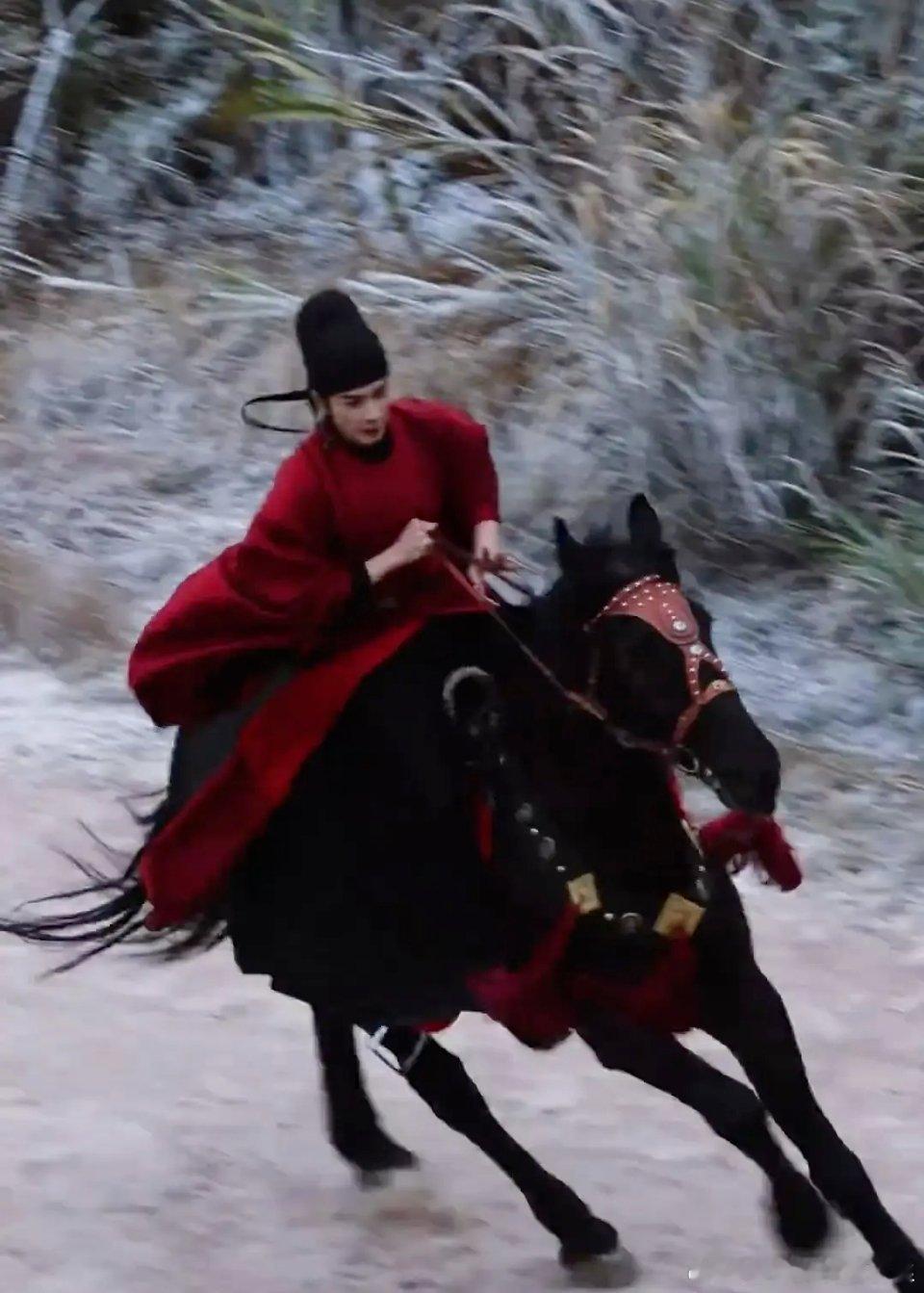 陈星旭和武安侯骑马哪个更帅呢 