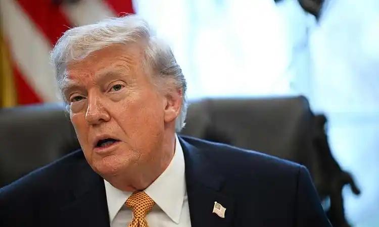明知反对，特朗普硬签下一项总统令！
 
这一次，他会成为美国的“历史罪人”！
